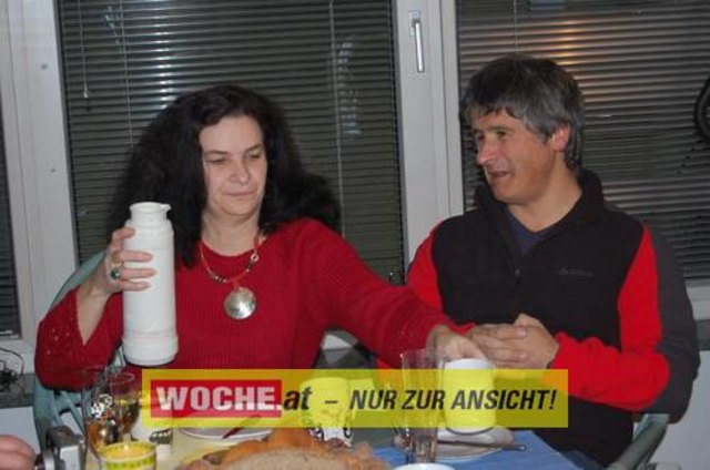 Zum 50-er wurde die Präsidentin von ART 13, von Künstlern und Nachbarn lautstark geweckt!