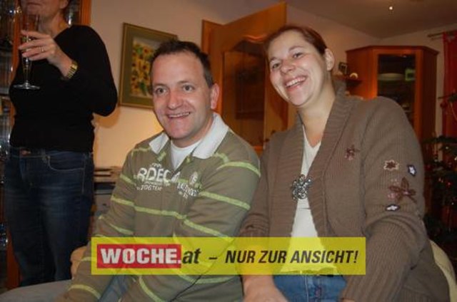 Zum 50-er wurde die Präsidentin von ART 13, von Künstlern und Nachbarn lautstark geweckt!