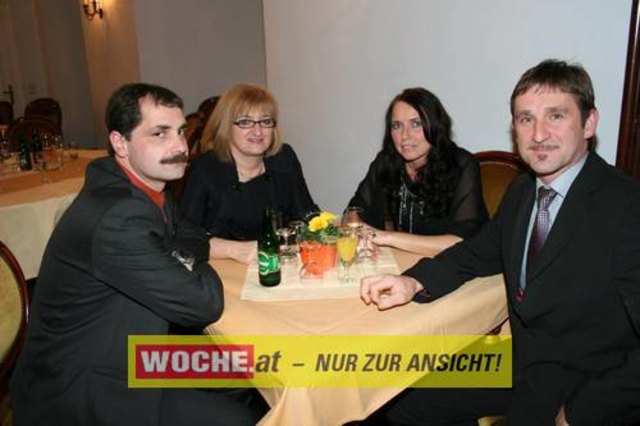 Rauschende Ballnacht auf Schloss Wolfsberg - Pfarrer Engelbert Hofer und der Pfarrgemeinderat luden zum Pfarrball, mit einem großen Team an Helfern.