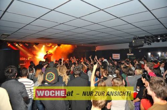 Einige Schüler der 7. Klasse des BG/BRG für Slowenen organisierten auch dieses Jahr wieder das Kontaktlinse / Kontaktna Leca 09 im ((stereo))club.