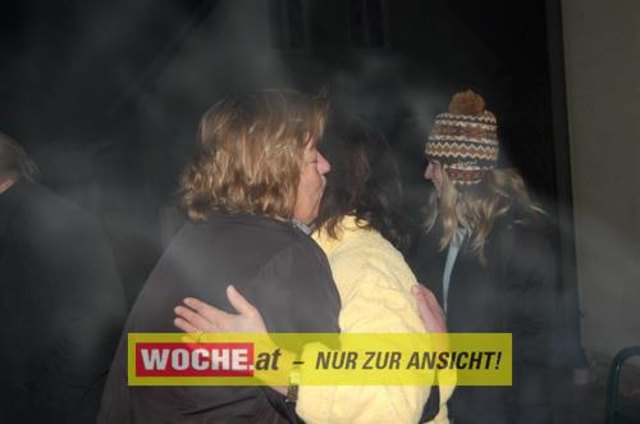 Zum 50-er wurde die Präsidentin von ART 13, von Künstlern und Nachbarn lautstark geweckt!