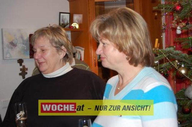 Zum 50-er wurde die Präsidentin von ART 13, von Künstlern und Nachbarn lautstark geweckt!