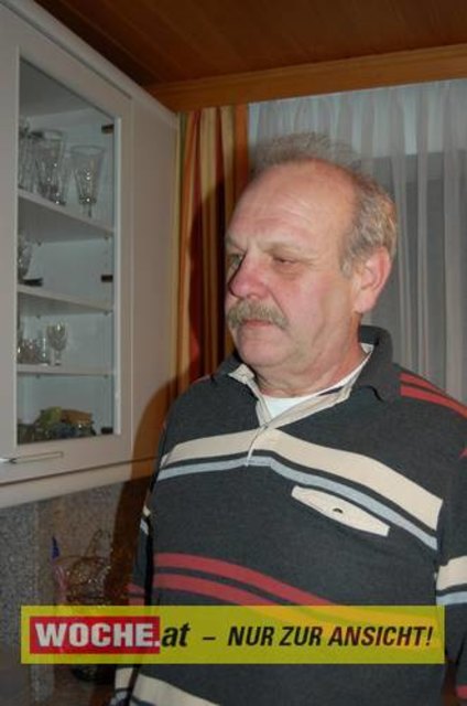 Zum 50-er wurde die Präsidentin von ART 13, von Künstlern und Nachbarn lautstark geweckt!