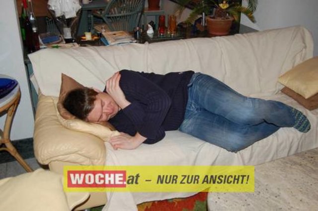 Zum 50-er wurde die Präsidentin von ART 13, von Künstlern und Nachbarn lautstark geweckt!