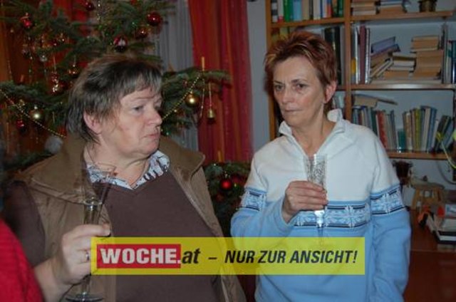 Zum 50-er wurde die Präsidentin von ART 13, von Künstlern und Nachbarn lautstark geweckt!