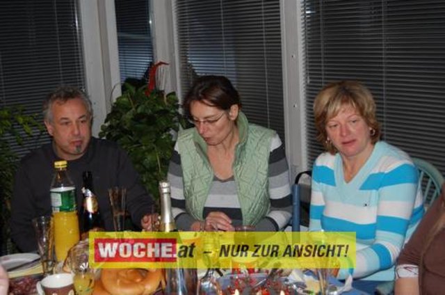 Zum 50-er wurde die Präsidentin von ART 13, von Künstlern und Nachbarn lautstark geweckt!