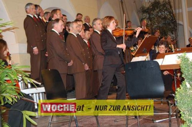 Alt-Bgm. Hellmuth Drewes feierte mit seinem Singkreis Porcia im Spittl seinen 75. Geburtstag.