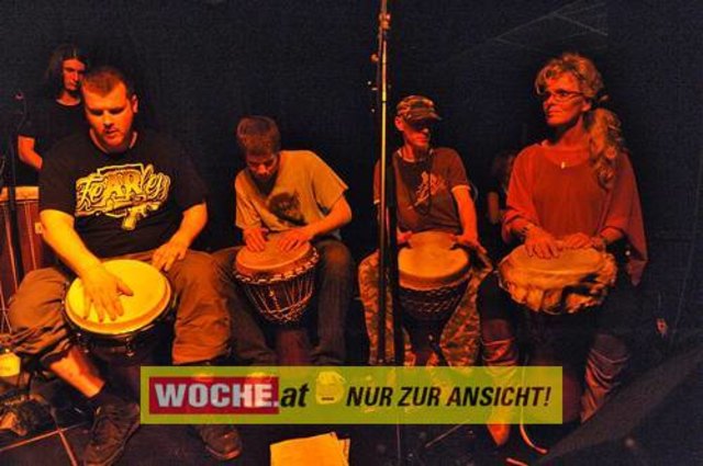 Einige Schüler der 7. Klasse des BG/BRG für Slowenen organisierten auch dieses Jahr wieder das Kontaktlinse / Kontaktna Leca 09 im ((stereo))club.