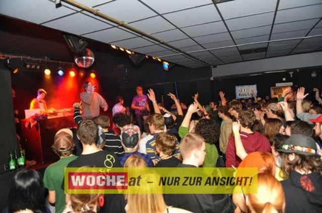 Einige Schüler der 7. Klasse des BG/BRG für Slowenen organisierten auch dieses Jahr wieder das Kontaktlinse / Kontaktna Leca 09 im ((stereo))club.