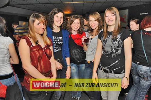 Einige Schüler der 7. Klasse des BG/BRG für Slowenen organisierten auch dieses Jahr wieder das Kontaktlinse / Kontaktna Leca 09 im ((stereo))club.