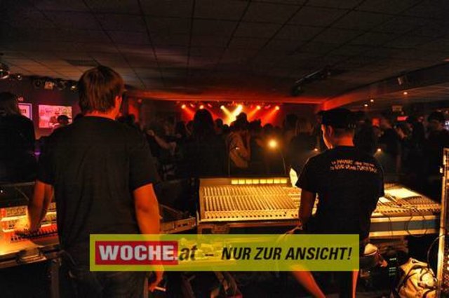 Einige Schüler der 7. Klasse des BG/BRG für Slowenen organisierten auch dieses Jahr wieder das Kontaktlinse / Kontaktna Leca 09 im ((stereo))club.