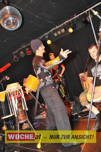 Einige Schüler der 7. Klasse des BG/BRG für Slowenen organisierten auch dieses Jahr wieder das Kontaktlinse / Kontaktna Leca 09 im ((stereo))club.