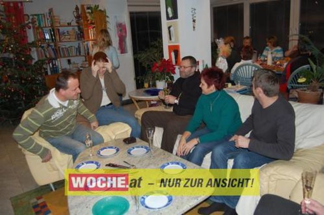 Zum 50-er wurde die Präsidentin von ART 13, von Künstlern und Nachbarn lautstark geweckt!