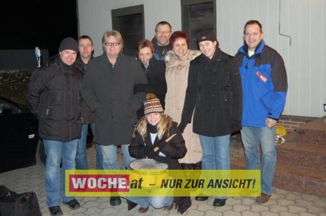 Zum 50-er wurde die Präsidentin von ART 13, von Künstlern und Nachbarn lautstark geweckt!