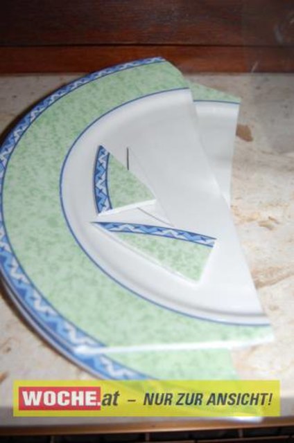 Zum 50-er wurde die Präsidentin von ART 13, von Künstlern und Nachbarn lautstark geweckt!