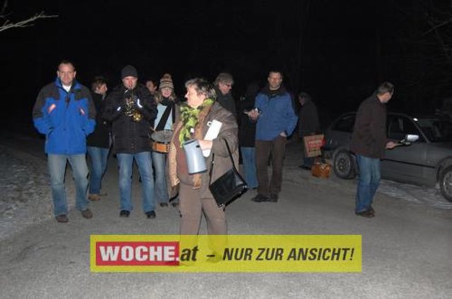 Zum 50-er wurde die Präsidentin von ART 13, von Künstlern und Nachbarn lautstark geweckt!