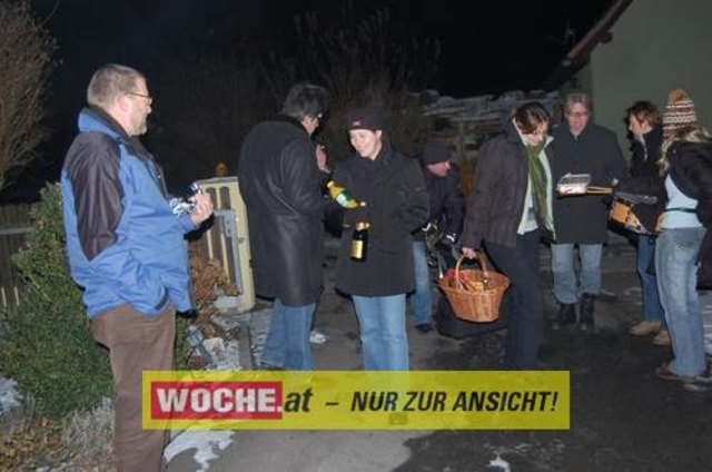 Zum 50-er wurde die Präsidentin von ART 13, von Künstlern und Nachbarn lautstark geweckt!