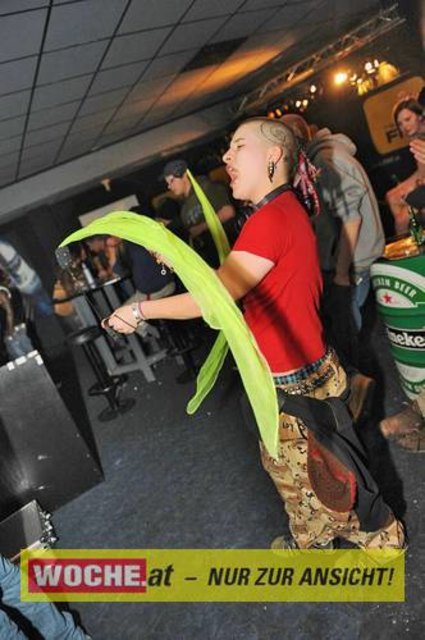 Einige Schüler der 7. Klasse des BG/BRG für Slowenen organisierten auch dieses Jahr wieder das Kontaktlinse / Kontaktna Leca 09 im ((stereo))club.
