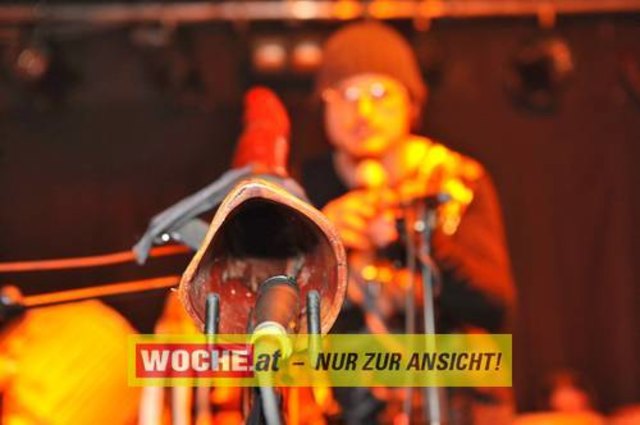 Einige Schüler der 7. Klasse des BG/BRG für Slowenen organisierten auch dieses Jahr wieder das Kontaktlinse / Kontaktna Leca 09 im ((stereo))club.