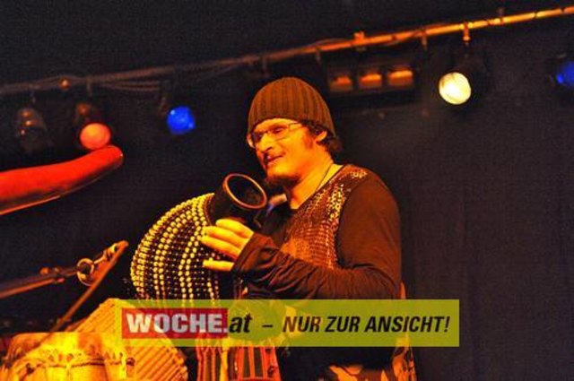 Einige Schüler der 7. Klasse des BG/BRG für Slowenen organisierten auch dieses Jahr wieder das Kontaktlinse / Kontaktna Leca 09 im ((stereo))club.