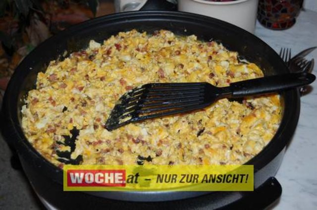 Zum 50-er wurde die Präsidentin von ART 13, von Künstlern und Nachbarn lautstark geweckt!