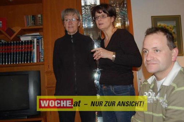 Zum 50-er wurde die Präsidentin von ART 13, von Künstlern und Nachbarn lautstark geweckt!