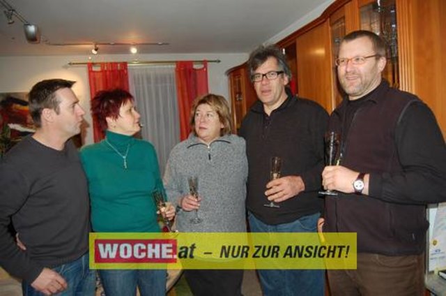 Zum 50-er wurde die Präsidentin von ART 13, von Künstlern und Nachbarn lautstark geweckt!
