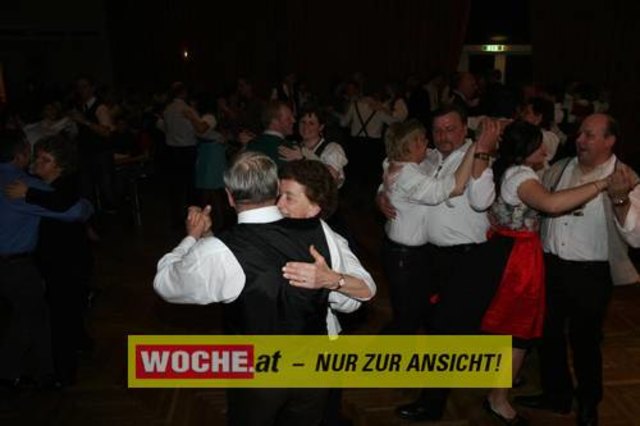 Schwungvolle Ballnacht beim Bauernball mit Millionenquiz der LJ Kamp im Festsaal der Mondi Packaging in Frantschach-St. Gertraud.