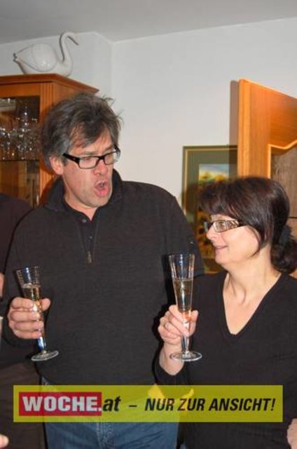 Zum 50-er wurde die Präsidentin von ART 13, von Künstlern und Nachbarn lautstark geweckt!