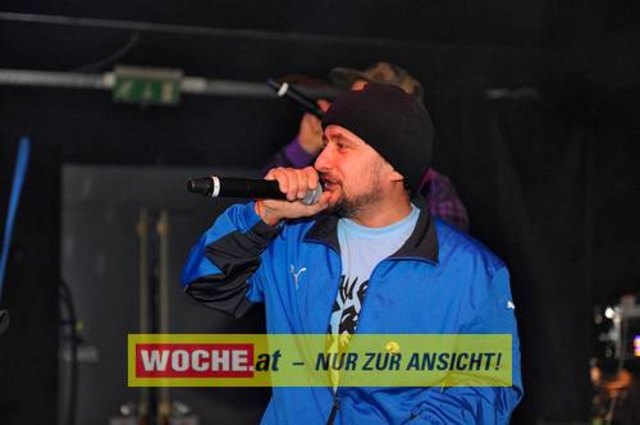 Einige Schüler der 7. Klasse des BG/BRG für Slowenen organisierten auch dieses Jahr wieder das Kontaktlinse / Kontaktna Leca 09 im ((stereo))club.