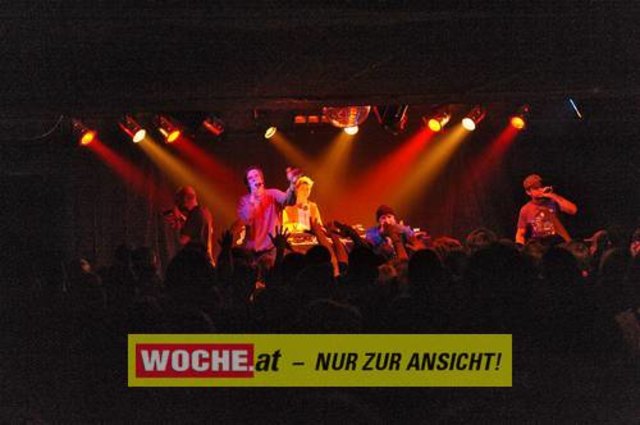 Einige Schüler der 7. Klasse des BG/BRG für Slowenen organisierten auch dieses Jahr wieder das Kontaktlinse / Kontaktna Leca 09 im ((stereo))club.