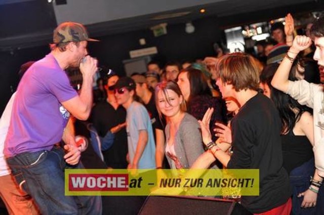 Einige Schüler der 7. Klasse des BG/BRG für Slowenen organisierten auch dieses Jahr wieder das Kontaktlinse / Kontaktna Leca 09 im ((stereo))club.