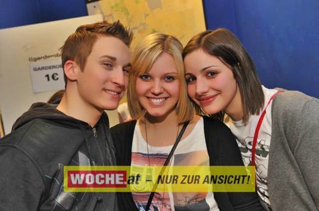 Einige Schüler der 7. Klasse des BG/BRG für Slowenen organisierten auch dieses Jahr wieder das Kontaktlinse / Kontaktna Leca 09 im ((stereo))club.