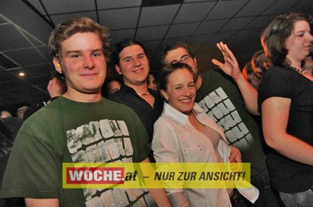 Einige Schüler der 7. Klasse des BG/BRG für Slowenen organisierten auch dieses Jahr wieder das Kontaktlinse / Kontaktna Leca 09 im ((stereo))club.