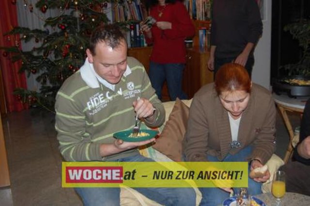 Zum 50-er wurde die Präsidentin von ART 13, von Künstlern und Nachbarn lautstark geweckt!