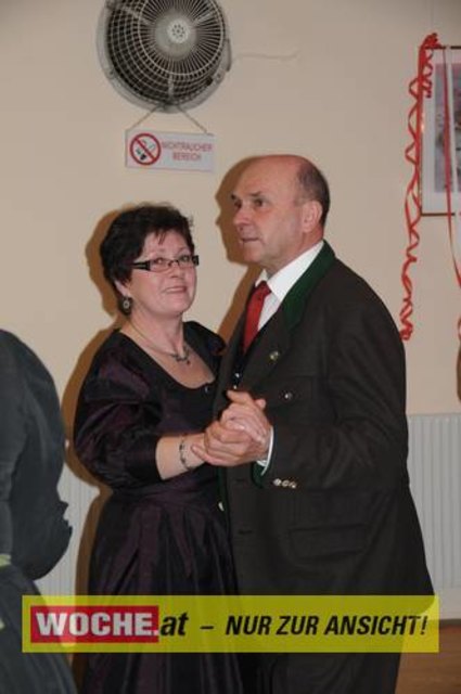 Beste Stimmung herrschte beim ersten "Ball in Stadt und Land" im GH Deutscher, mit den "Alpen Yetis" aus der Steiermark. Organisator Thomas Morianz freute sich über den abwechslungsreichen Ball, eröffnet von der LJ Kamp, mit Mitternachtseinlage der Schuhp