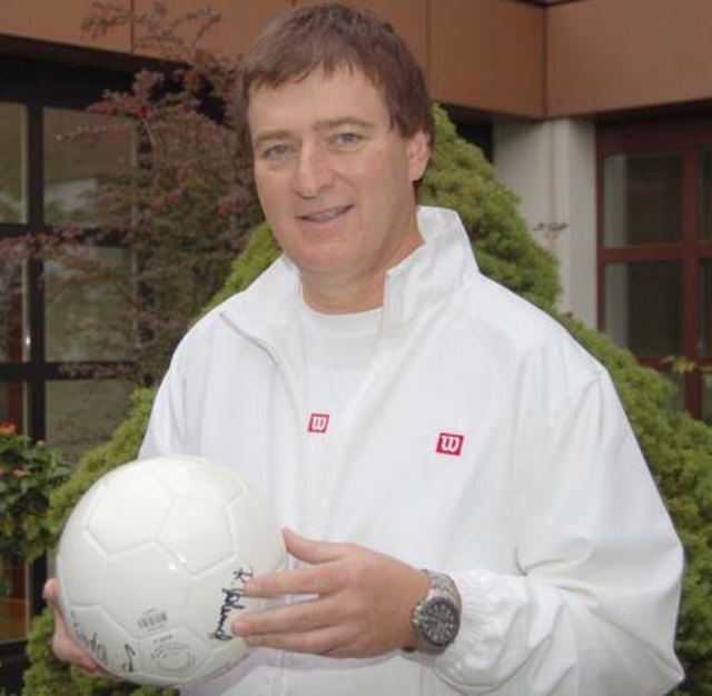 AK-Präsident Günther Goach nimmt den Ball auf: ?Unsere Aufgabe ist es, die Serviceleistungen der Arbeiterkammer weiter auszubauen und den Arbeitnehmern in Zeiten der Krise eine Stütze zu sein?