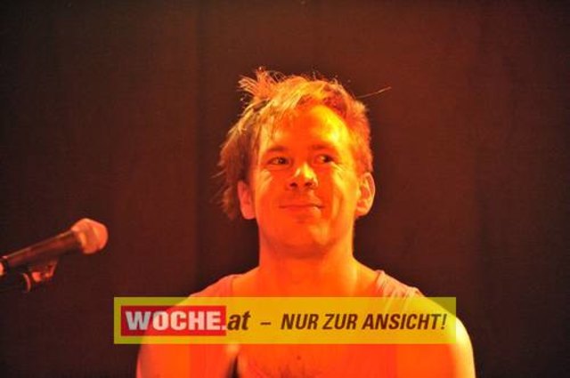 IM ((stereo))club fand das Kontaktlinse Festival mit vielen Künstlern aus den Musik, Theater und Comedybereich statt.