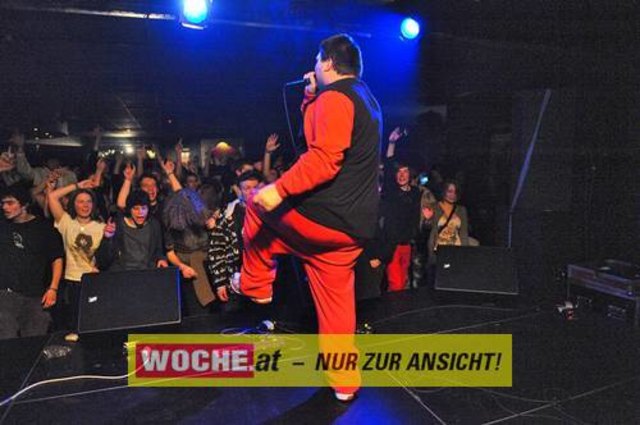 Einige Schüler der 7. Klasse des BG/BRG für Slowenen organisierten auch dieses Jahr wieder das Kontaktlinse / Kontaktna Leca 09 im ((stereo))club.