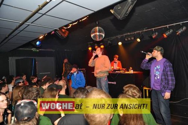 Einige Schüler der 7. Klasse des BG/BRG für Slowenen organisierten auch dieses Jahr wieder das Kontaktlinse / Kontaktna Leca 09 im ((stereo))club.