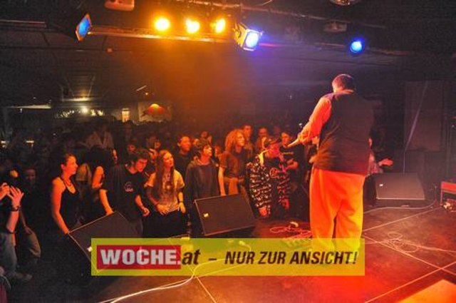 Einige Schüler der 7. Klasse des BG/BRG für Slowenen organisierten auch dieses Jahr wieder das Kontaktlinse / Kontaktna Leca 09 im ((stereo))club.