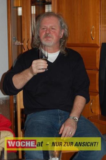 Zum 50-er wurde die Präsidentin von ART 13, von Künstlern und Nachbarn lautstark geweckt!