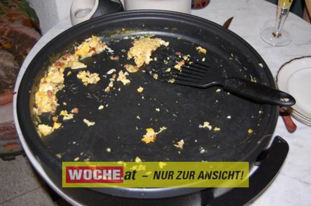 Zum 50-er wurde die Präsidentin von ART 13, von Künstlern und Nachbarn lautstark geweckt!