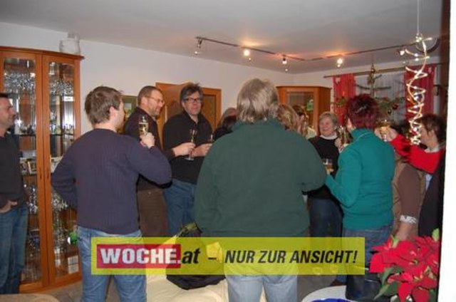 Zum 50-er wurde die Präsidentin von ART 13, von Künstlern und Nachbarn lautstark geweckt!