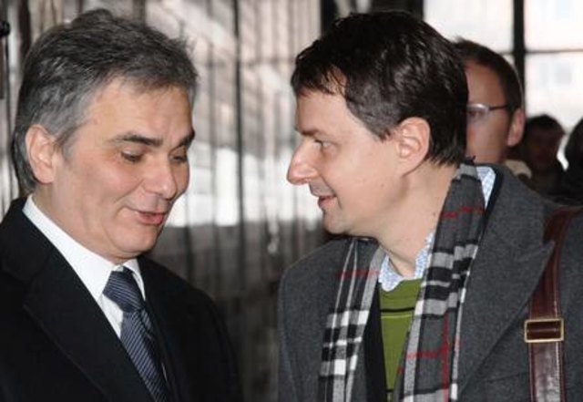 Bundeskanzler Werner Faymann (SPí) im Gespräch mit WOCHE-Chefredakteur Uwe Sommersguter: ?Lieber Kuschelbären als Symbole für Streit?