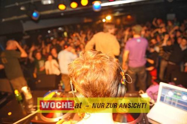 Einige Schüler der 7. Klasse des BG/BRG für Slowenen organisierten auch dieses Jahr wieder das Kontaktlinse / Kontaktna Leca 09 im ((stereo))club.