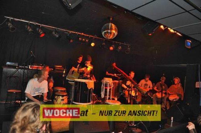 Einige Schüler der 7. Klasse des BG/BRG für Slowenen organisierten auch dieses Jahr wieder das Kontaktlinse / Kontaktna Leca 09 im ((stereo))club.
