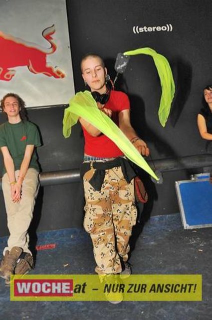Einige Schüler der 7. Klasse des BG/BRG für Slowenen organisierten auch dieses Jahr wieder das Kontaktlinse / Kontaktna Leca 09 im ((stereo))club.