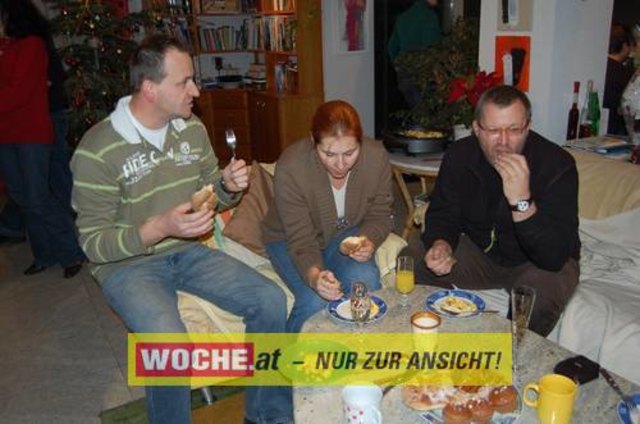 Zum 50-er wurde die Präsidentin von ART 13, von Künstlern und Nachbarn lautstark geweckt!