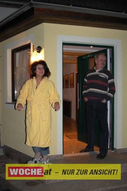 Zum 50-er wurde die Präsidentin von ART 13, von Künstlern und Nachbarn lautstark geweckt!